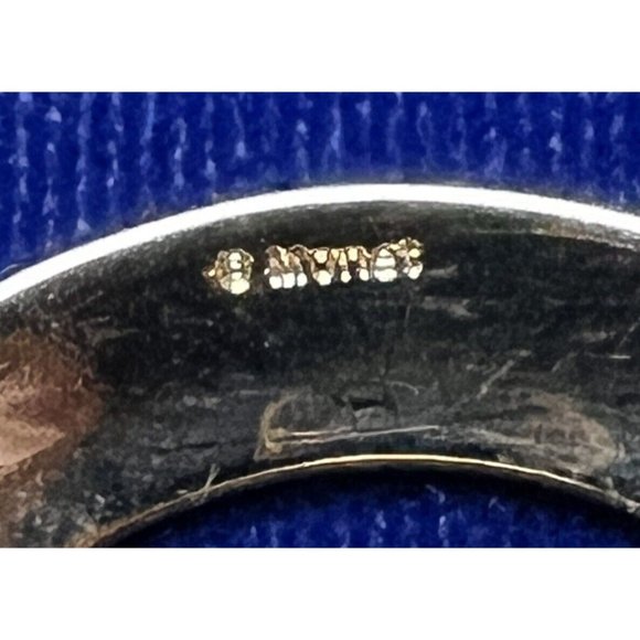 1980s Vintage Monet Gold Tone Textured Circular Brooch - Timeless Elegance - Picture 3 of 5